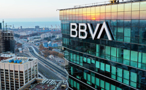 BBVA libera compra de Bitcoin e Ether para clientes na Espanha