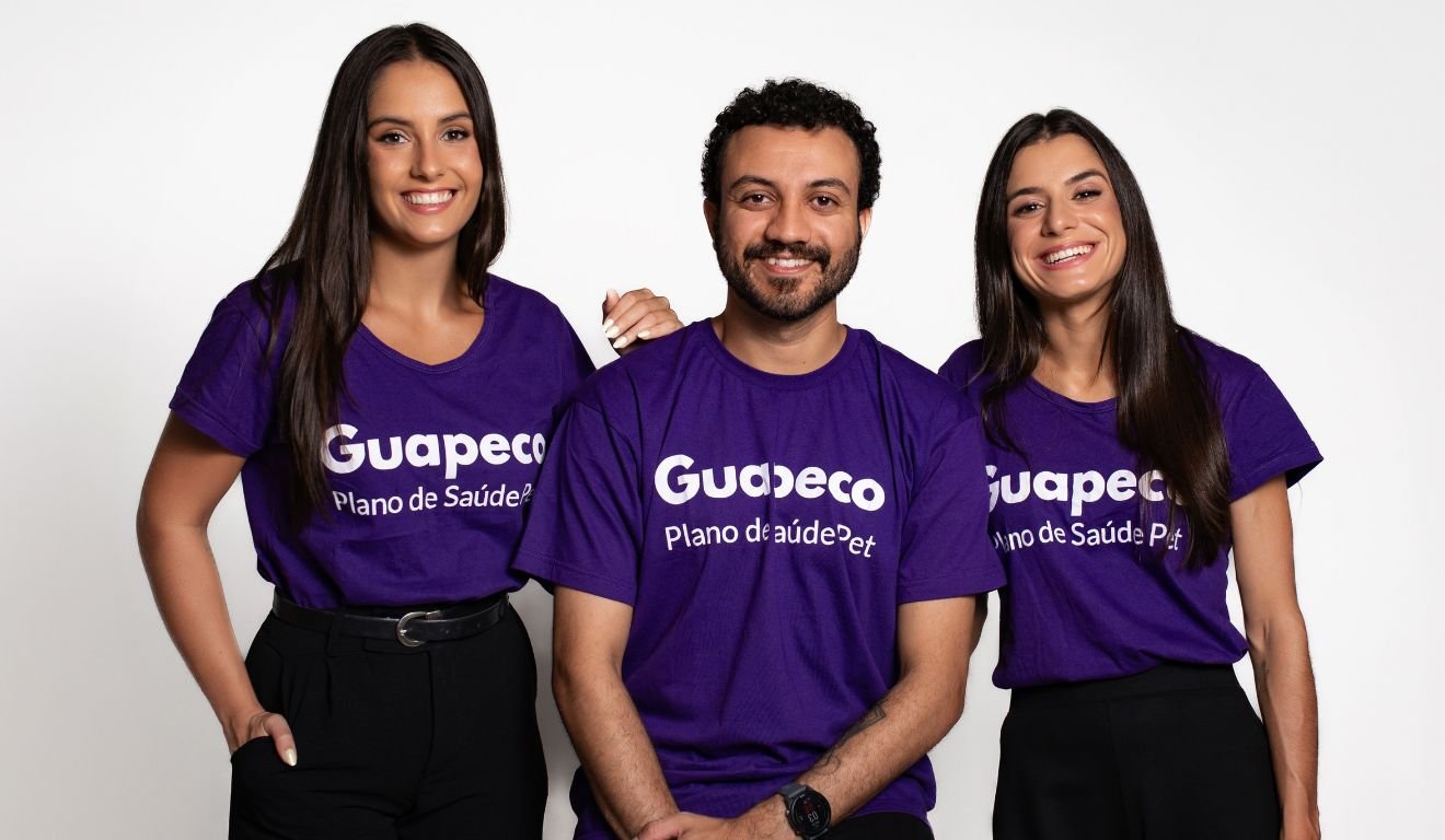 Fundadores da Guapeco: Julia Locks (COO), Thiago Pimentel (CTO) e Martha Rodrigues (CEO) | Foto: Divulgação Fundadores da Guapeco: Julia Locks (COO), Thiago Pimentel (CTO) e Martha Rodrigues (CEO) | Foto: Divulgação