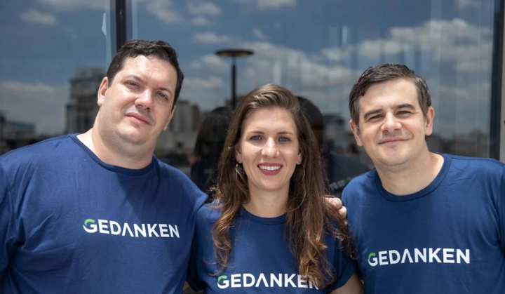 André Pignata (co-fundador), Taís Malta (co-CEO e co-fundadora) e Lucas Madureira (co-CEO e co-fundador | Foto: Divulgação
André Pignata (co-fundador), Taís Malta (co-CEO e co-fundadora) e Lucas Madureira (co-CEO e co-fundador | Foto: Divulgação